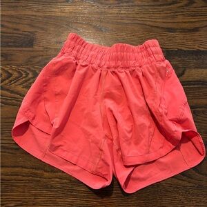 lululemon women’s track that mid-rise lined short 5”